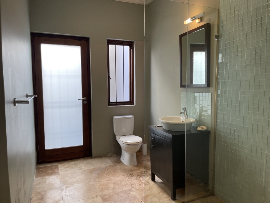 To Let 3 Bedroom Property for Rent in Vredehoek Western Cape